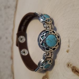Lovely Genuine Leather Blue Stone Snap Close Bracelet